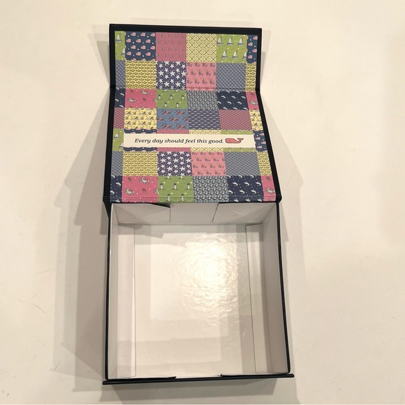 Vineyard Vines Navy Blue Belt Accessory Box w/ Magnetic Closure 5" x 5" x 2" NEW - Picture 3 of 5